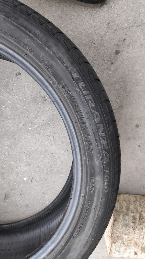 225 45 R19    Bridgestone