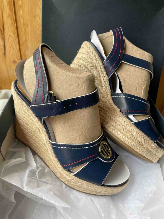 Босоніжки на танкетці Tommy Hilfiger модель Kinsey