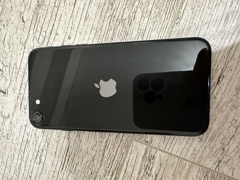 Iphone SE 2020 Неверлок Bat 85%