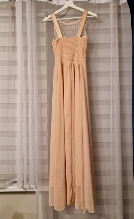 Morelowa suknia z perełkami