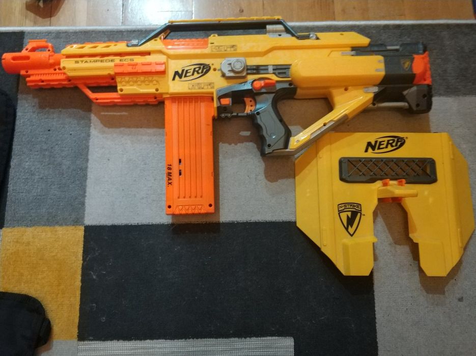 pistolet nerf STAMPADE ESC