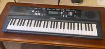 Keyboard YAMAHA EZ-220 (Stan Bardzo dobry)
