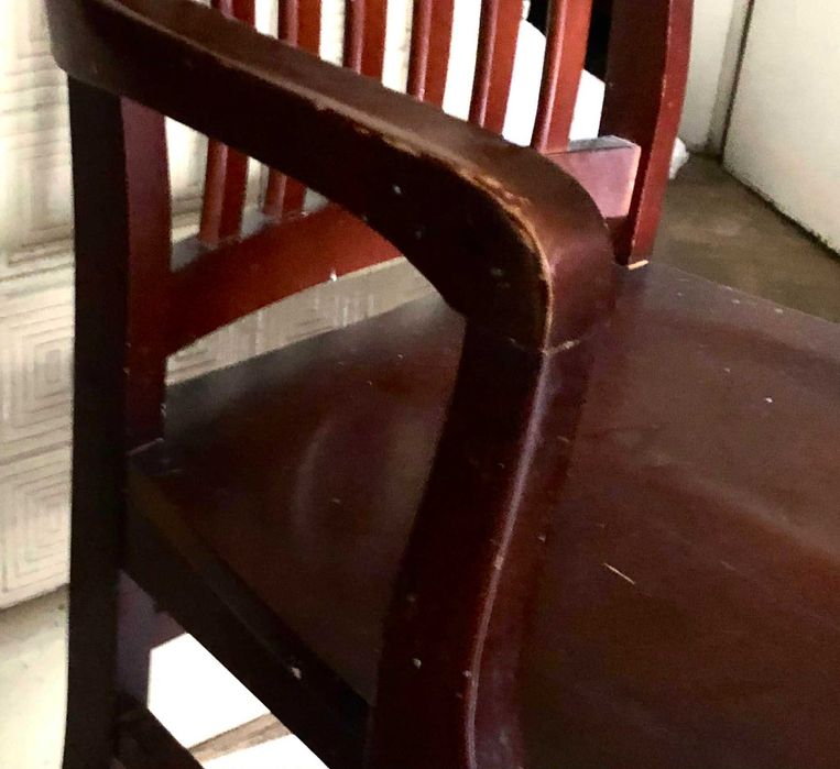 Стільці і кресла