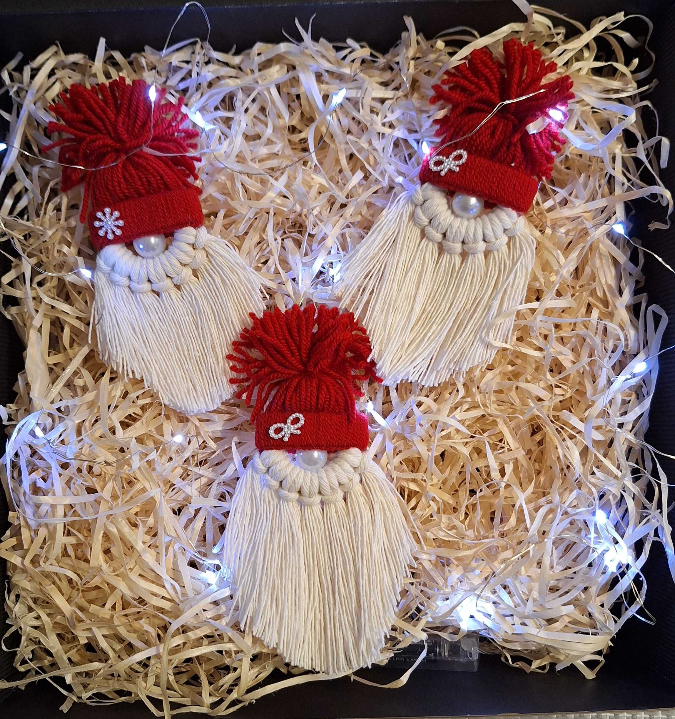3 x mikołaj (16 cm) z makramy - zestaw w pudełku