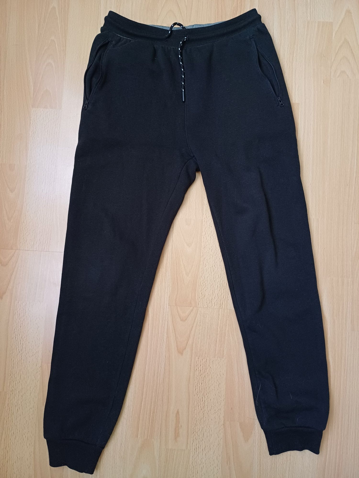 spodnie dresowe r. 158 Reserved