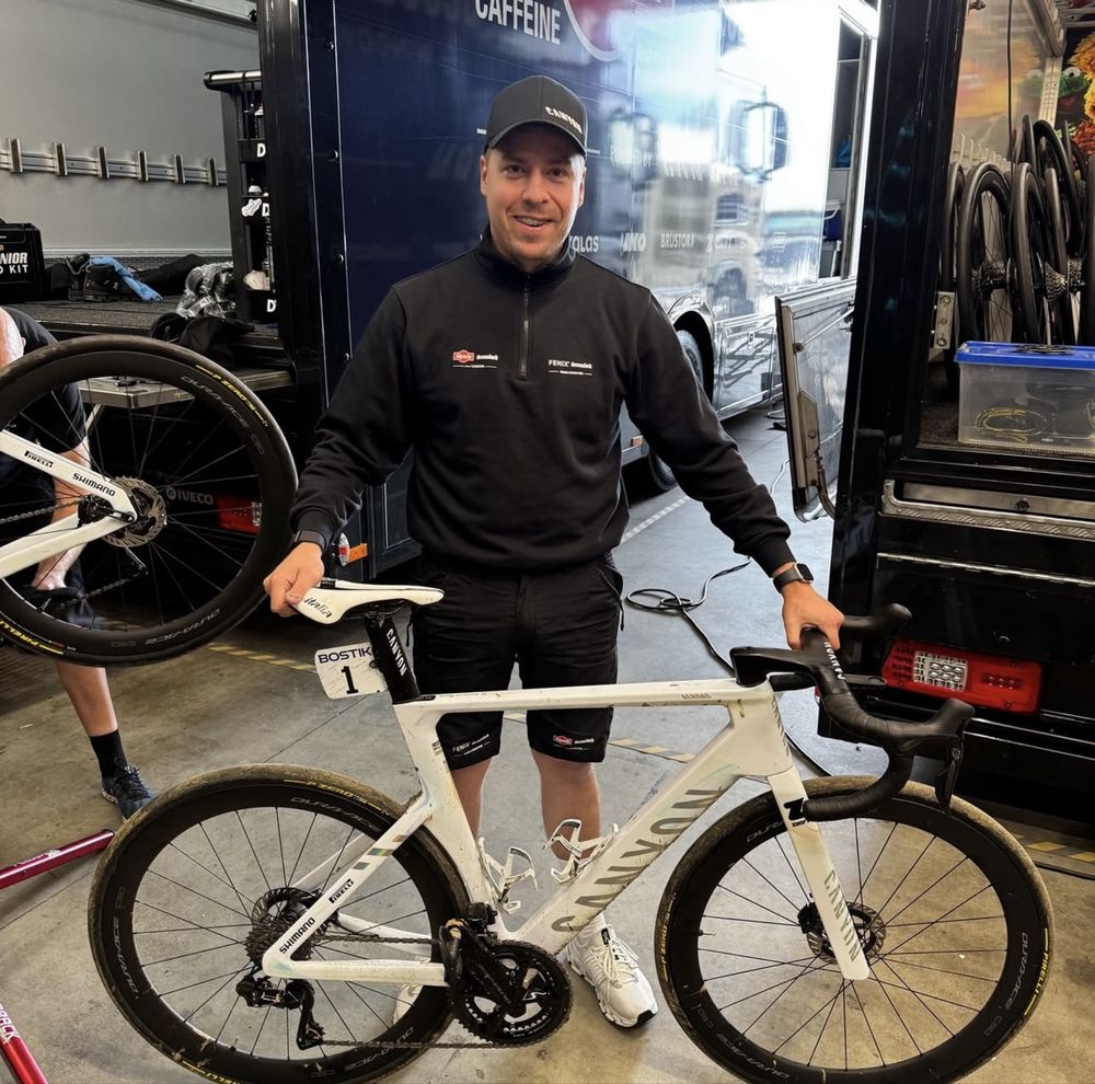 Serwis od mechanika gwiazd kolarstwa z Alpecin Deceuninck