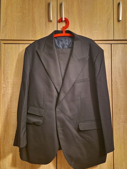 Ciemnogranatowy garnitur dwuczęściowy - spodnie i marynarka