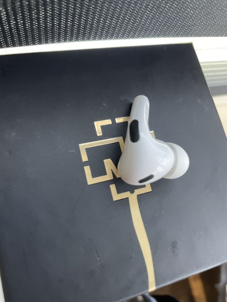 Продам AirPods PRO 2 gen левий Оригінальний аирподс про два оригинал