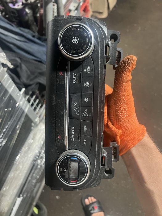 Управление климат-контролем Ford Escape MK4