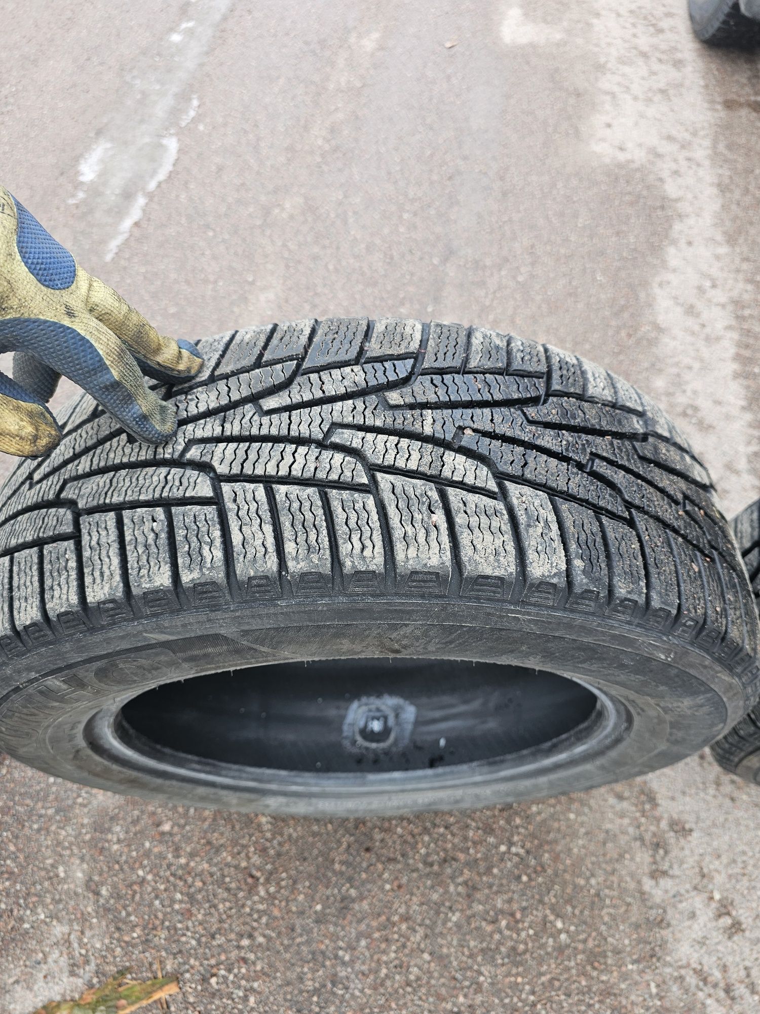 Kumho Izen KW31 195/60/15