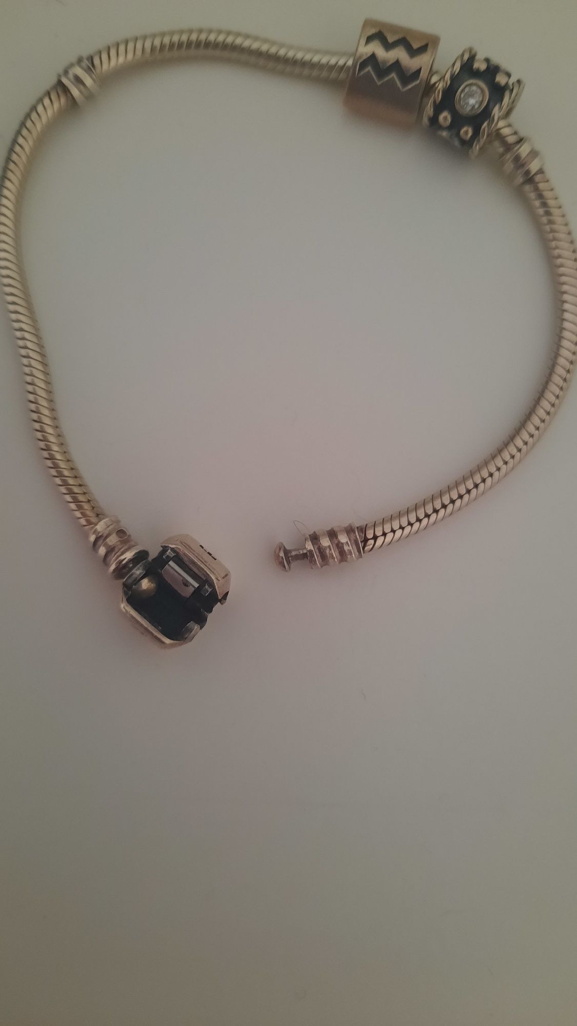 Pulseira pandora com contas