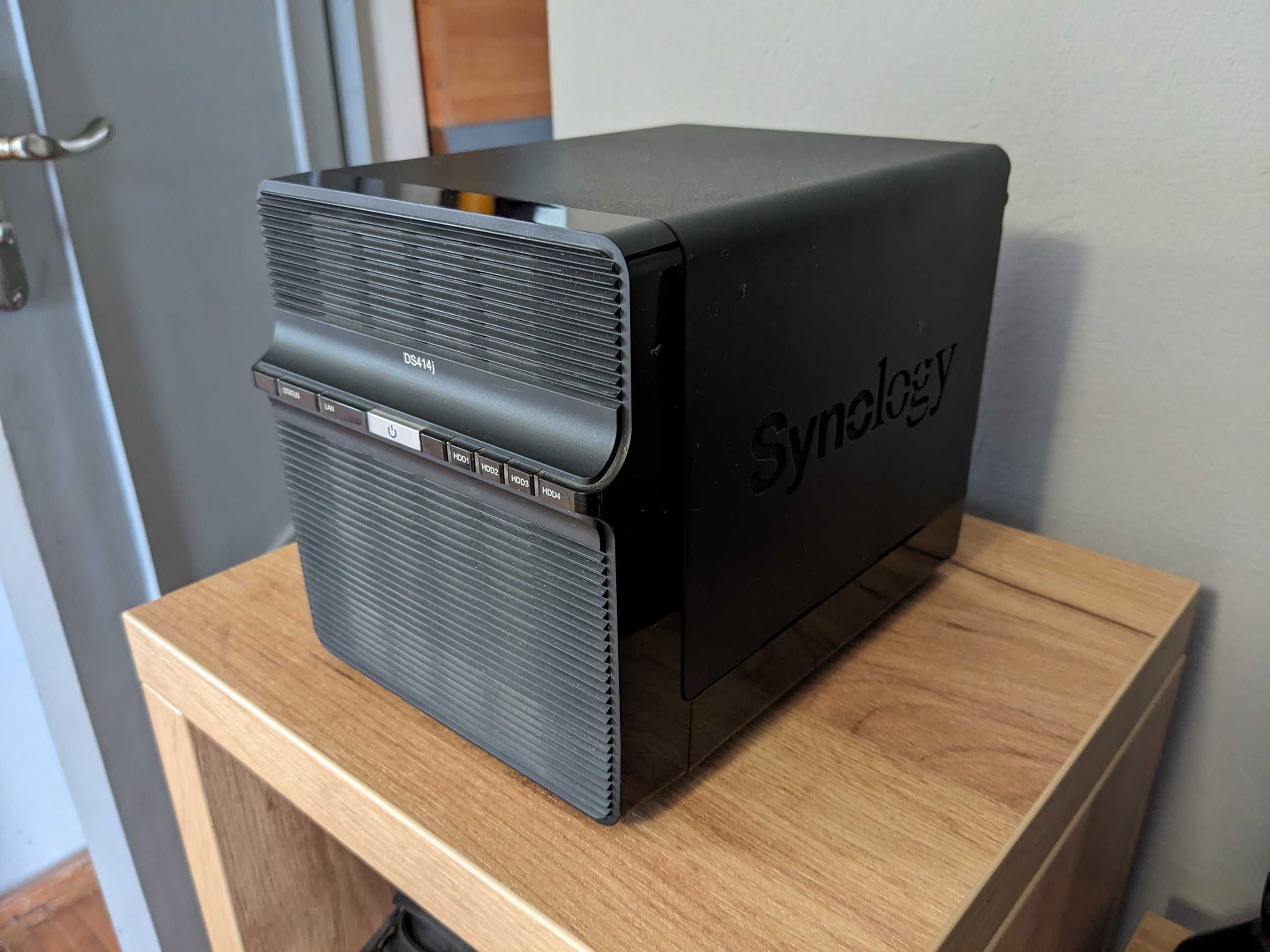 NAS сервер Synology DS414j