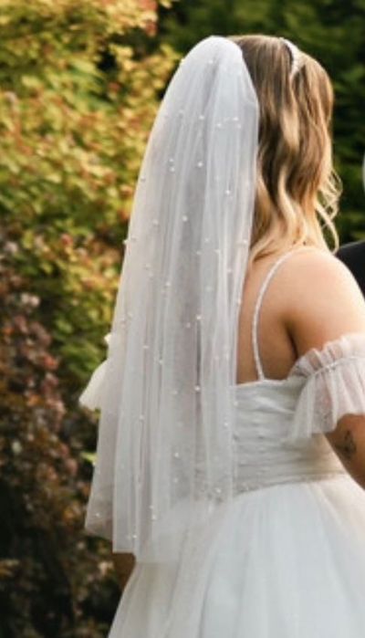 Krótki welon z perlami