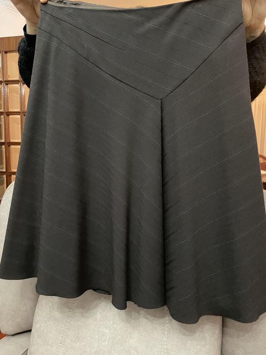 Saia castanha com riscas bordô