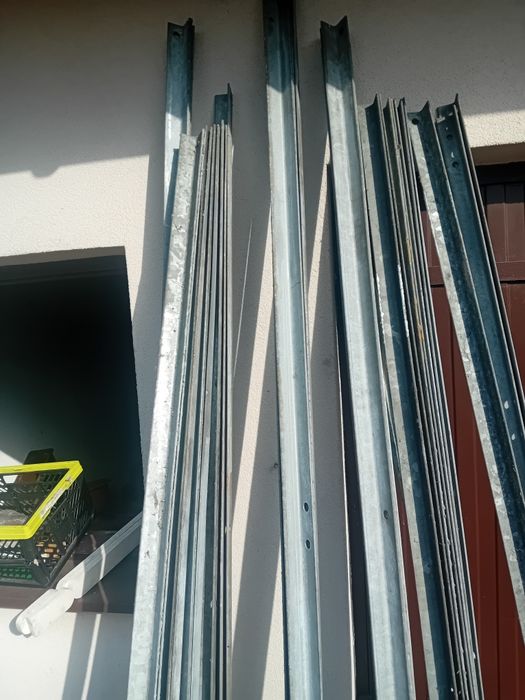 Sprzedam kątownik 2..0 metra 4.5 w cenie złomux4.5  03