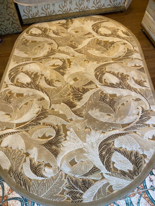 Килим 2,30*1,6 в гарному стані