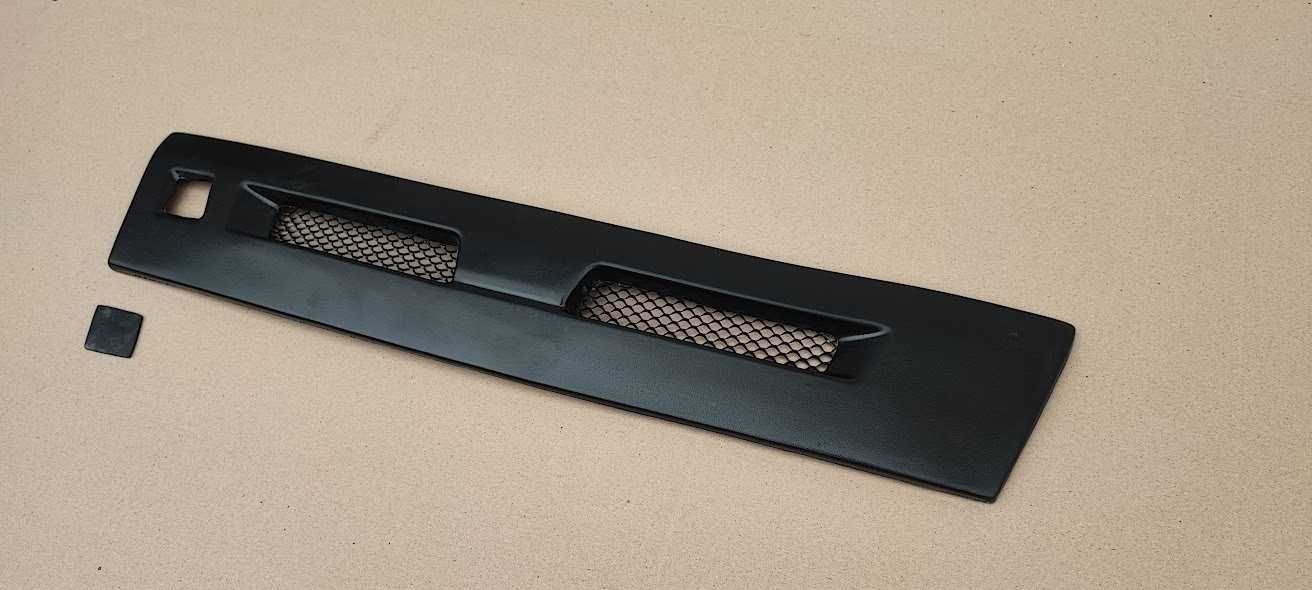 Накладка ноздри в передний бампер с сеткой Mitsubishi Lancer X 2007