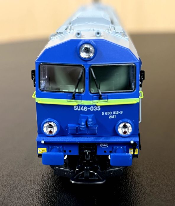 Spalinowóz SU46-035