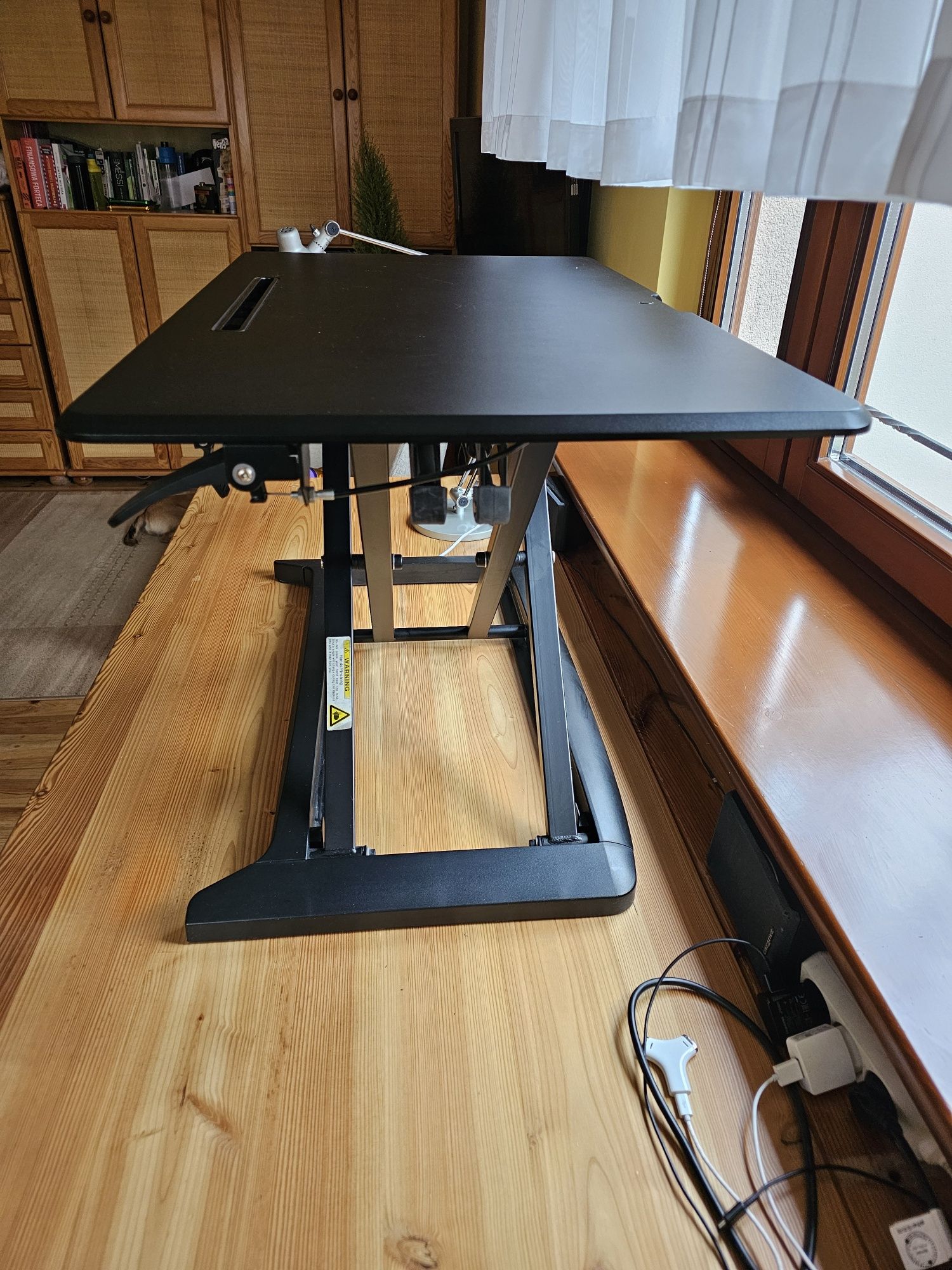 Regulowane biurko - podstawka biurko