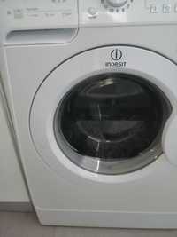 Máquina de lavar roupa indesit