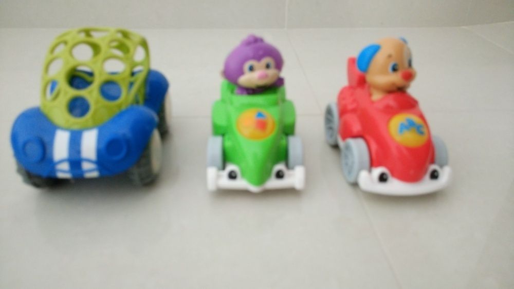 Zestaw 3 samochodzików Oball Fisher-Price