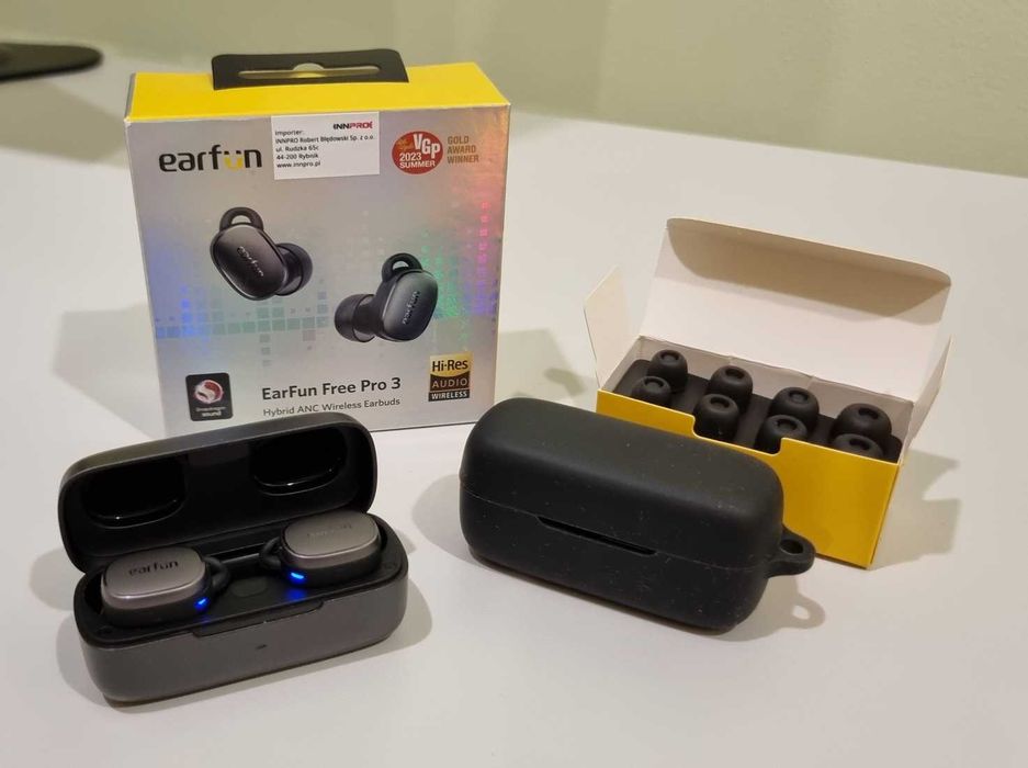 EarFun Free Pro 3 + czarne silikonowe etui