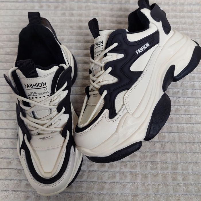 Продам кроссовки женские кожа на флисе