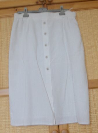 biała spódnica
