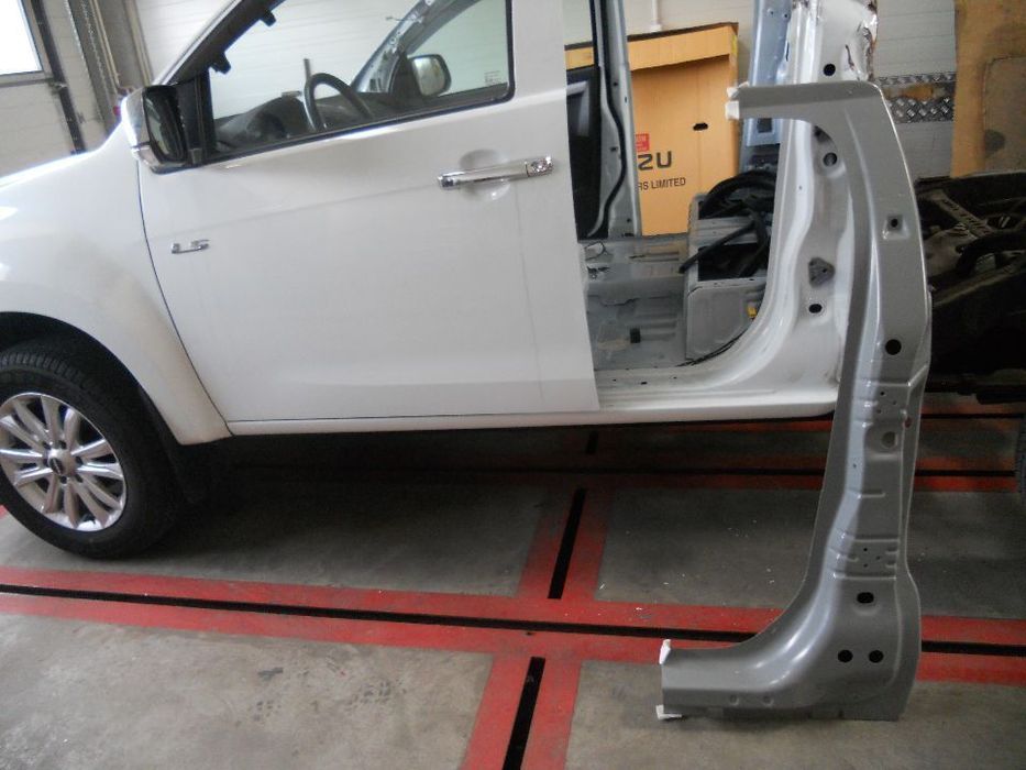 SŁUPEK TYLNY słupek wewnętrzny  ISUZU D-max 2012 do 2019 1,5 kabiny NOWE !