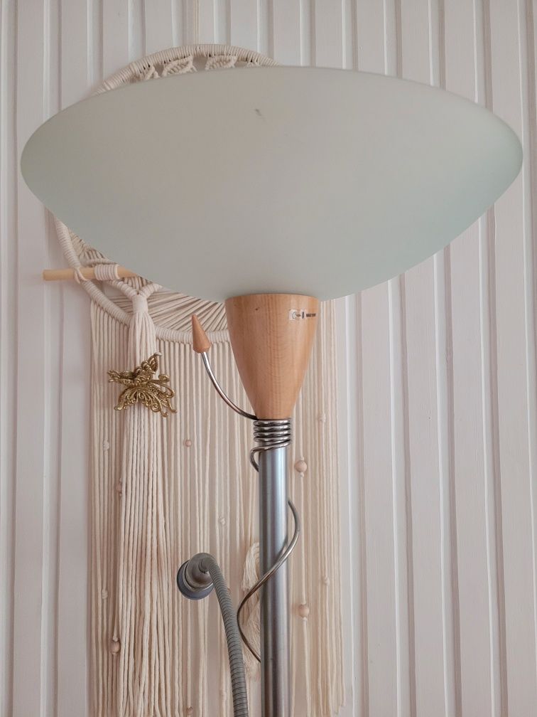 Lampa stojąca podłogowa