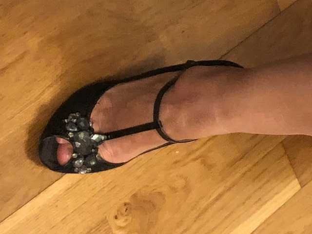 Sapato senhora preto camurça muito elegante