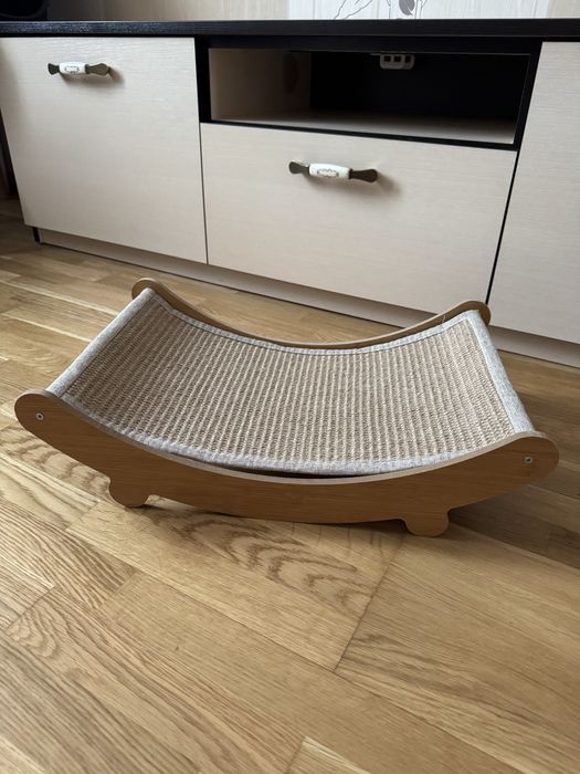 Лежанка, кігтеточка для котика