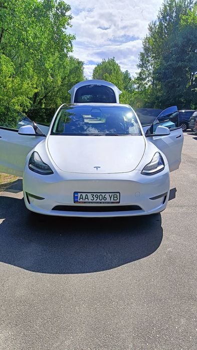 Tesla model Y Long Range 2023