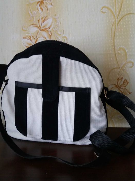 Сумка через плечо.