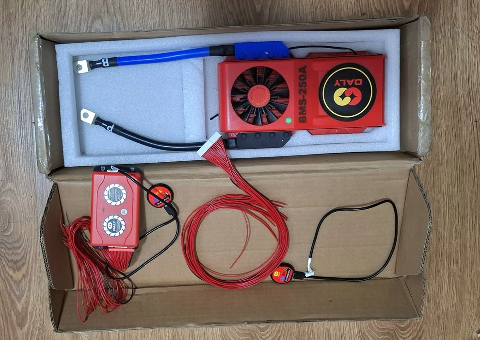 Плата Smart BMS Daly 16S 48 вольтів 250 А для LiFePO4 Комплект