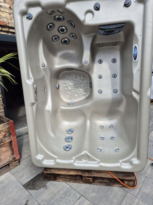 Jacuzzi ogrodowe używane 3️⃣ osobowe Balboa