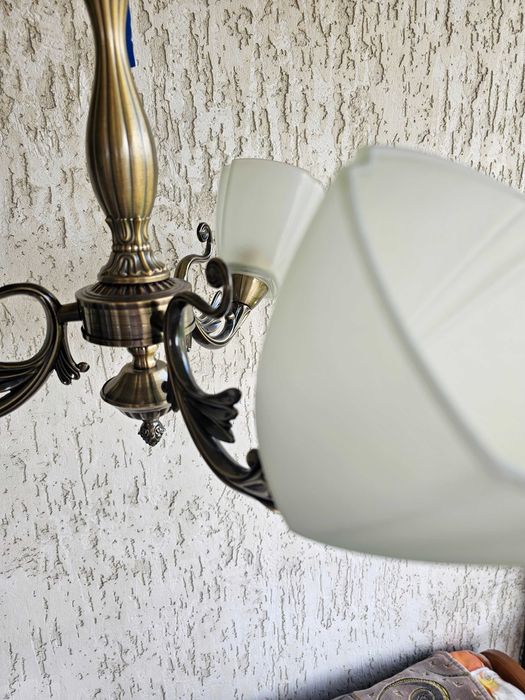 Люстра класична. Нова