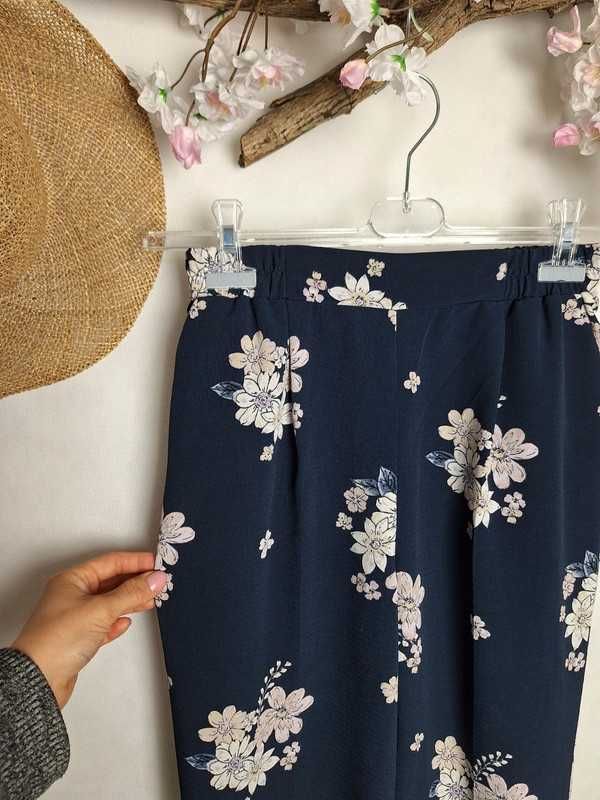 Granatowe spodnie w kwiatki eleganckie na lato na gumce wygodne 36 8 S