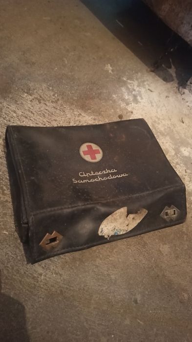 Apteczka samochodowa retro