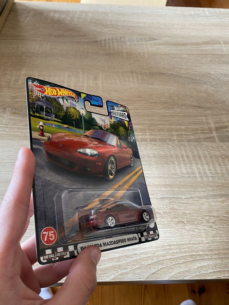 Hot Wheels Premium Mazda Miata 04 Boulevard