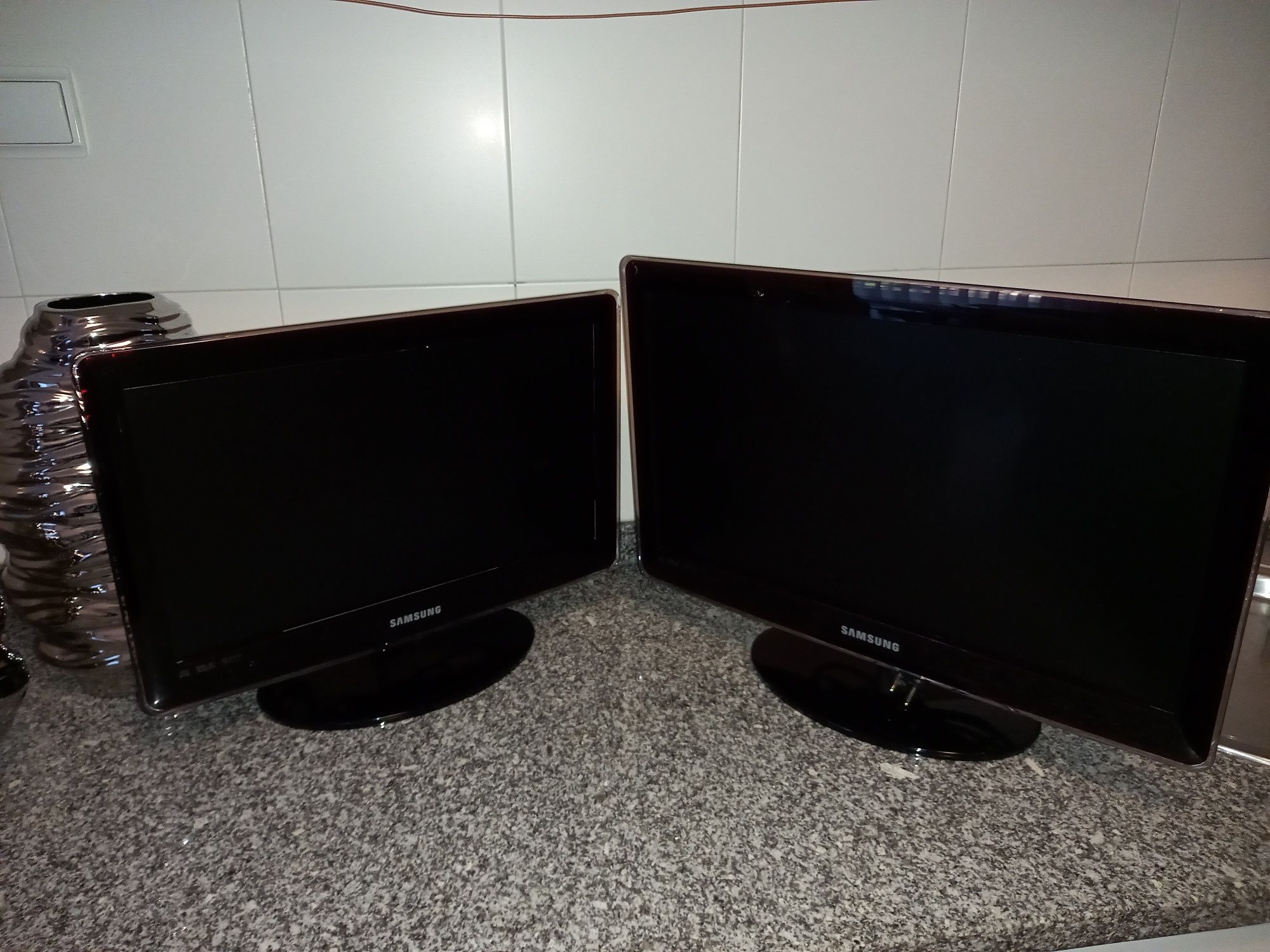 2 televisões para vender