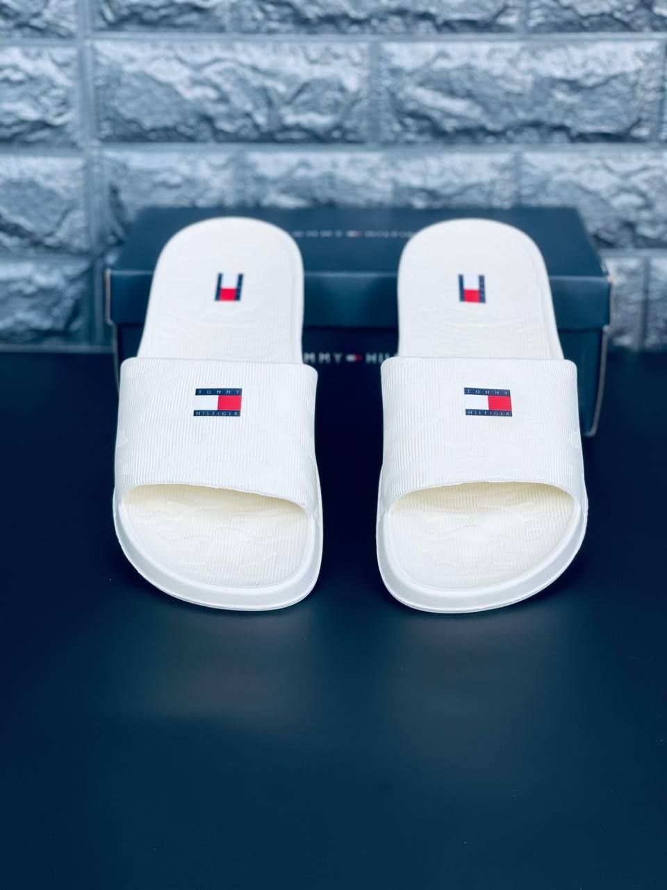 Мужские пляжные шлепанцы Tommy Hilfiger белые уличные тапочки