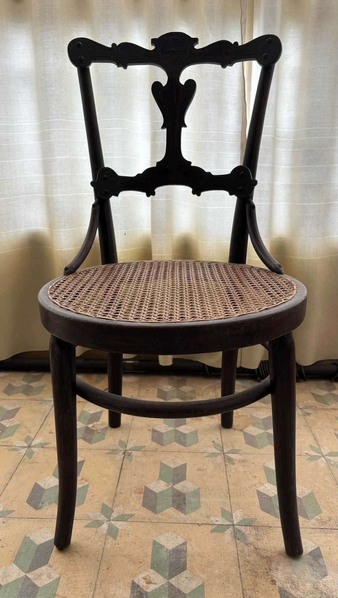 Cadeira em Madeira com palhinha