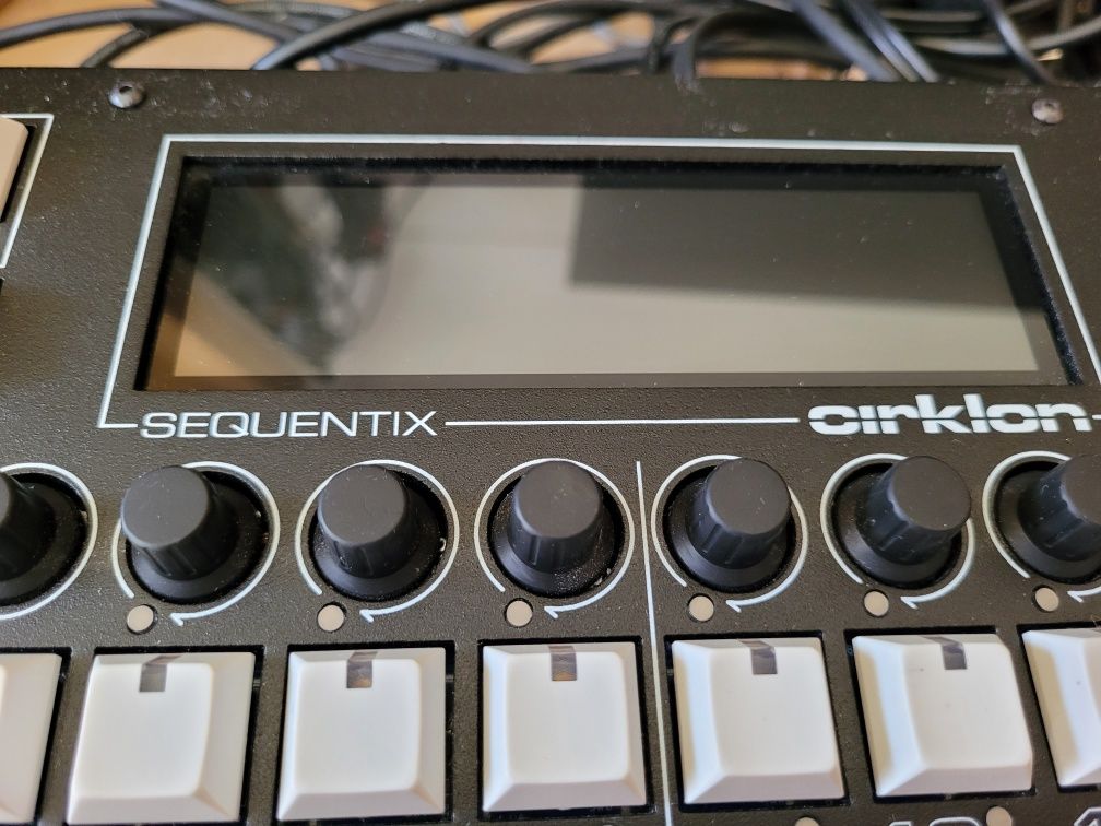 Sequentix Cirklon v2 sekwencer Midi CV na syntezator modularny sampler