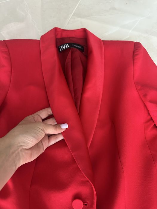 Костюм червоного кольору брюки і піджак zara