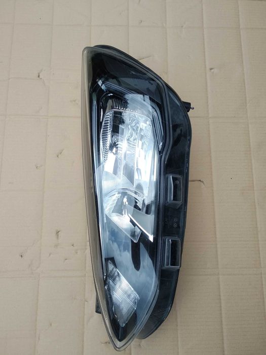 LAMPA lewa przednia przód Led Ford Focus MK4