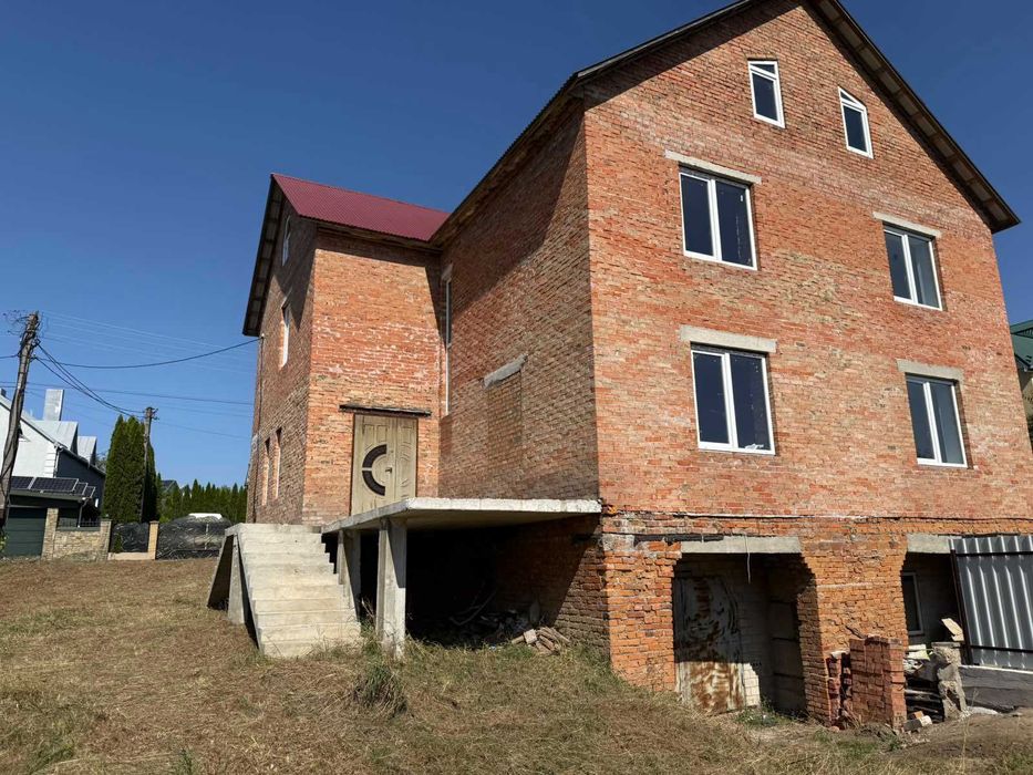 Продам будинок-дуплекс у Лезнево