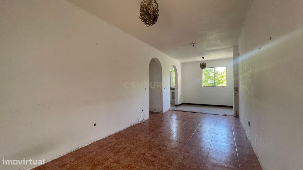 Apartamento T2 para Reabilitar, em São Sebastião, em Setúbal