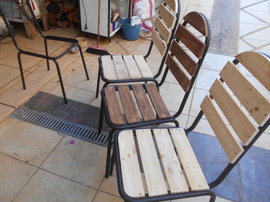 cadeira  em madeira e ferro