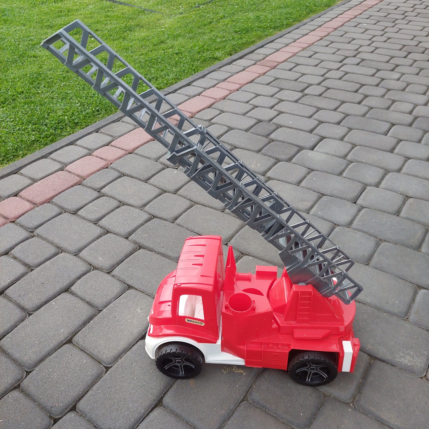 Auto strażackie z drabiną marki Wader